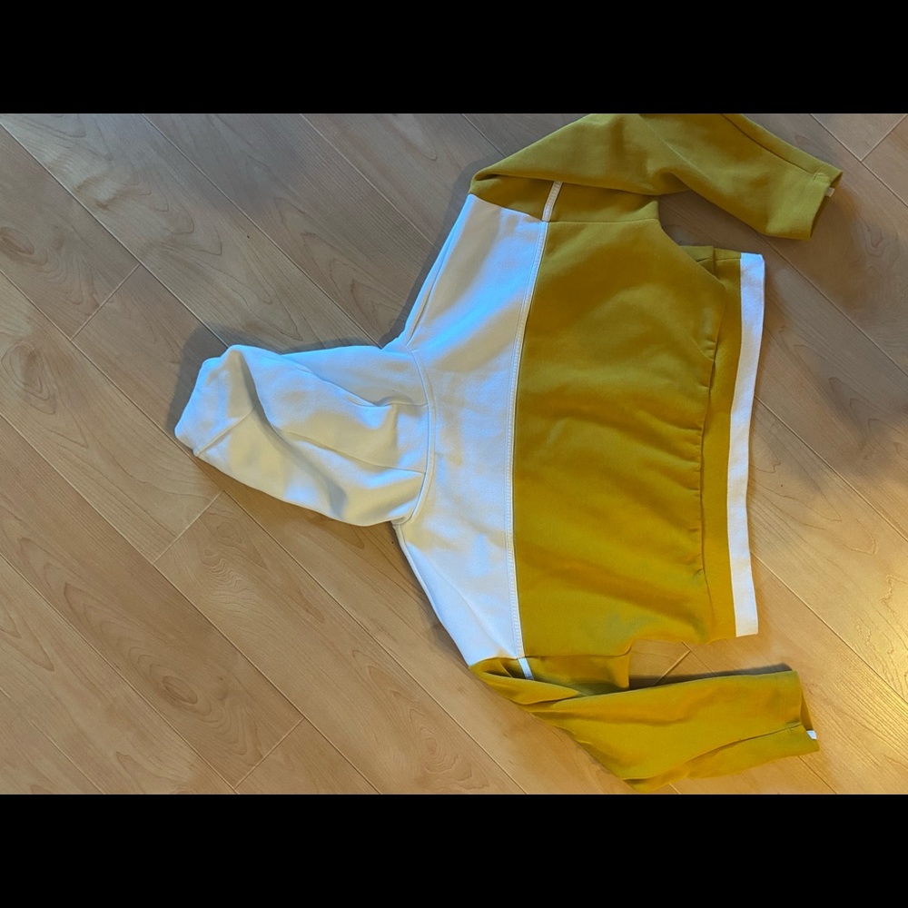 New Balance Cropped athleisure sweatshirt